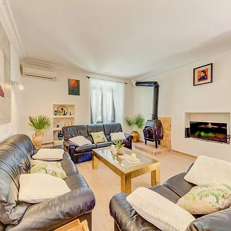 Sleeps 8 Pollenca