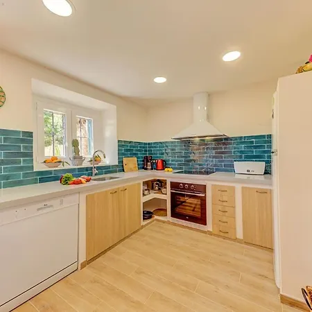 Sleeps 8