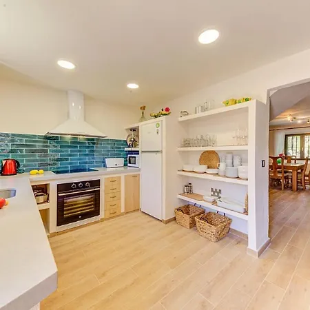 Sleeps 8