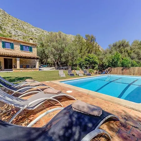 Sleeps 8 * Pollenca