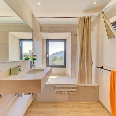 Sleeps 8 Villa