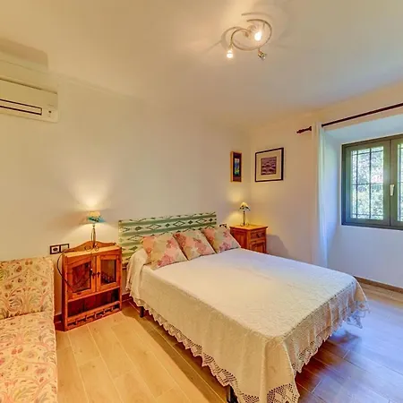 Sleeps 8 *